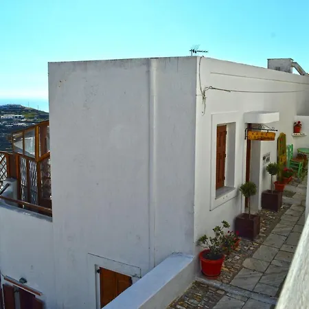 Marilou House Ano Syros
